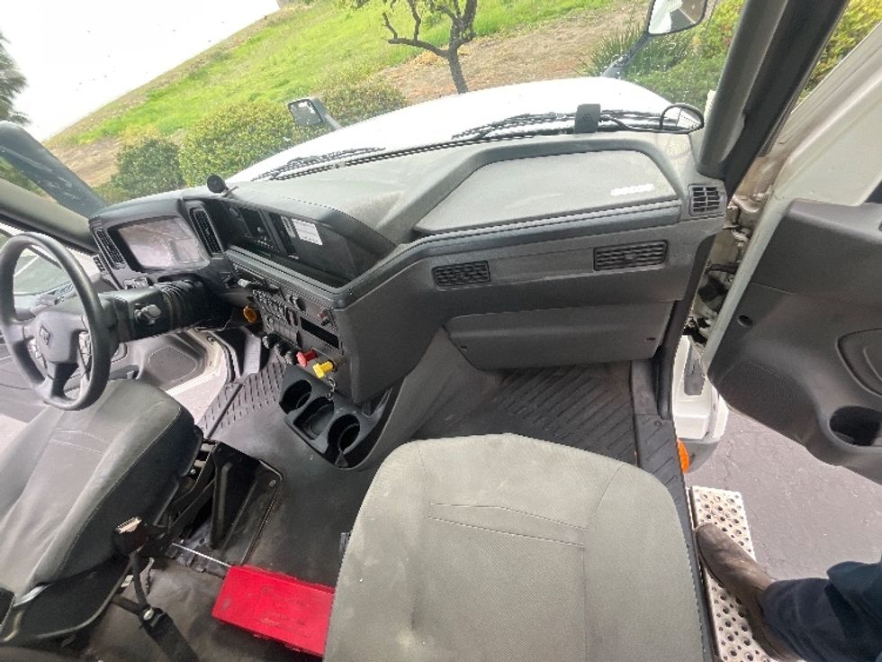 Day Cab Tractor-Heavy Duty Tractors-International-2019-LT625-Fontana-CA-378,691\n\t\tmiles-$ 27,000 - Image 13