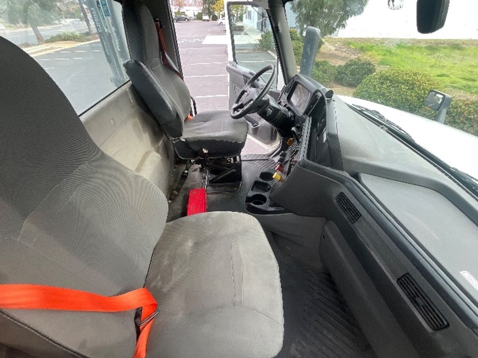 Day Cab Tractor-Heavy Duty Tractors-International-2019-LT625-Fontana-CA-378,691\n\t\tmiles-$ 27,000 - Image 14