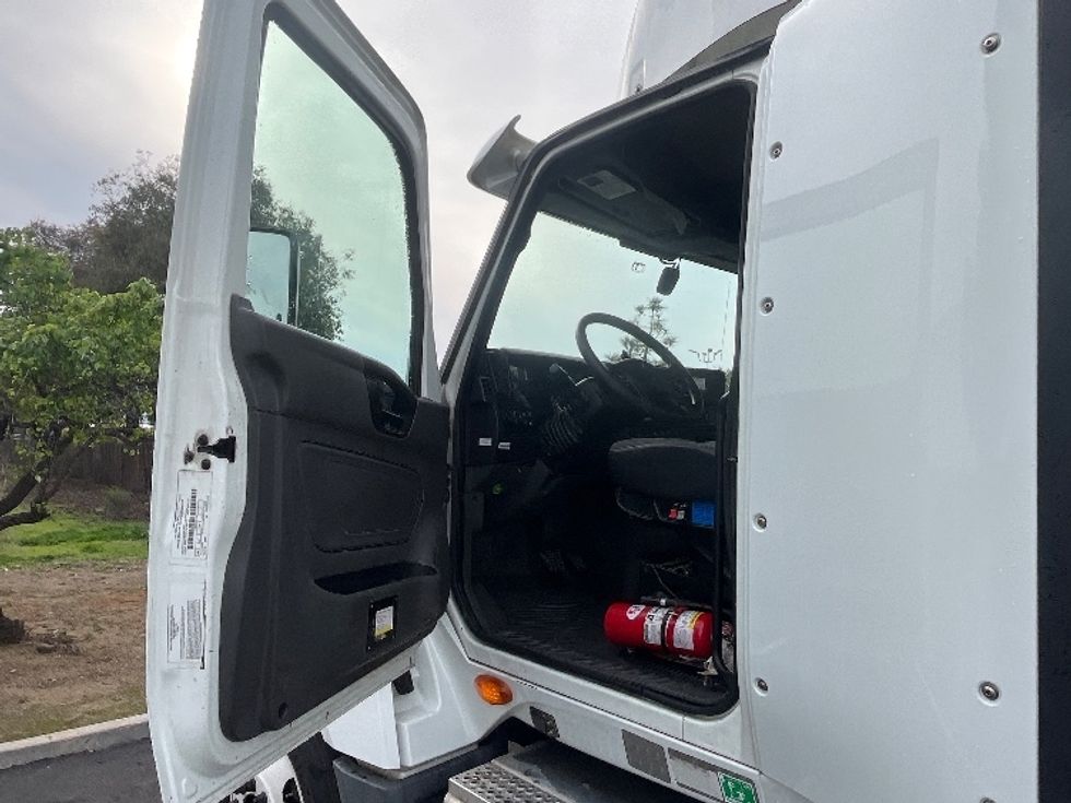 Day Cab Tractor-Heavy Duty Tractors-International-2019-LT625-Fontana-CA-378,691\n\t\tmiles-$ 27,000 - Image 9