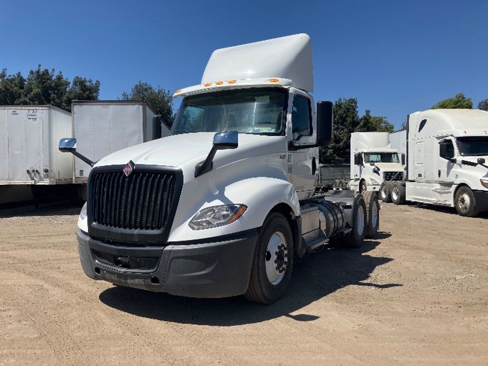 Day Cab Tractor-Heavy Duty Tractors-International-2019-LT625-Fontana-CA-393,997\n\t\tmiles-$ 25,750 - Image 3