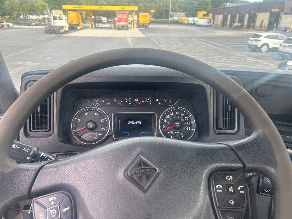 Day Cab Tractor-Heavy Duty Tractors-International-2019-LT625-Forest Park-GA-295,424\n\t\tmiles-$ 26,750 - Image 11