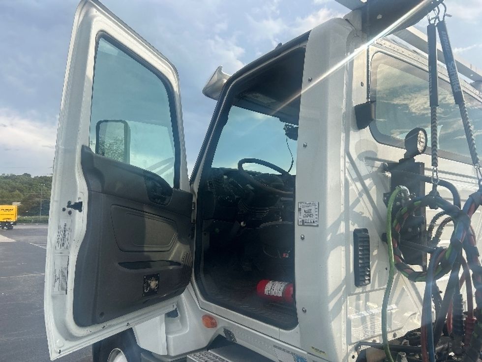 Day Cab Tractor-Heavy Duty Tractors-International-2019-LT625-Forest Park-GA-295,424\n\t\tmiles-$ 26,750 - Image 9