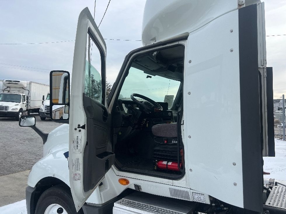 Day Cab Tractor-Heavy Duty Tractors-International-2019-LT625-Forest Park-GA-436,232\n\t\tmiles-$ 38,500 - Image 9