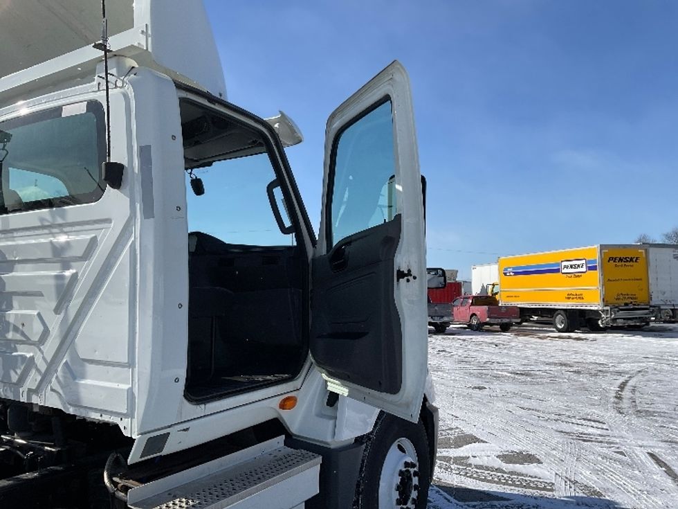 Day Cab Tractor-Heavy Duty Tractors-International-2019-LT625-Fort Wayne-IN-301,948\n\t\tmiles-$ 25,500 - Image 12