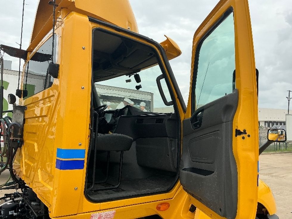 Day Cab Tractor-Heavy Duty Tractors-International-2019-LT625-Fort Worth-TX-352,421\n\t\tmiles-$ 25,750 - Image 12