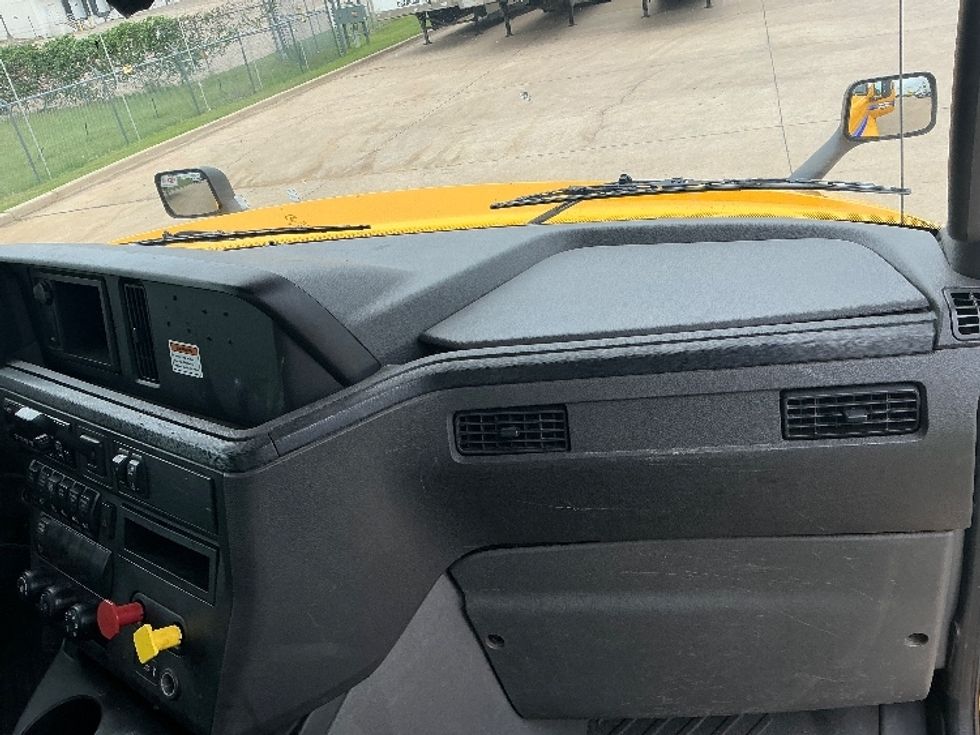 Day Cab Tractor-Heavy Duty Tractors-International-2019-LT625-Fort Worth-TX-352,421\n\t\tmiles-$ 25,750 - Image 13