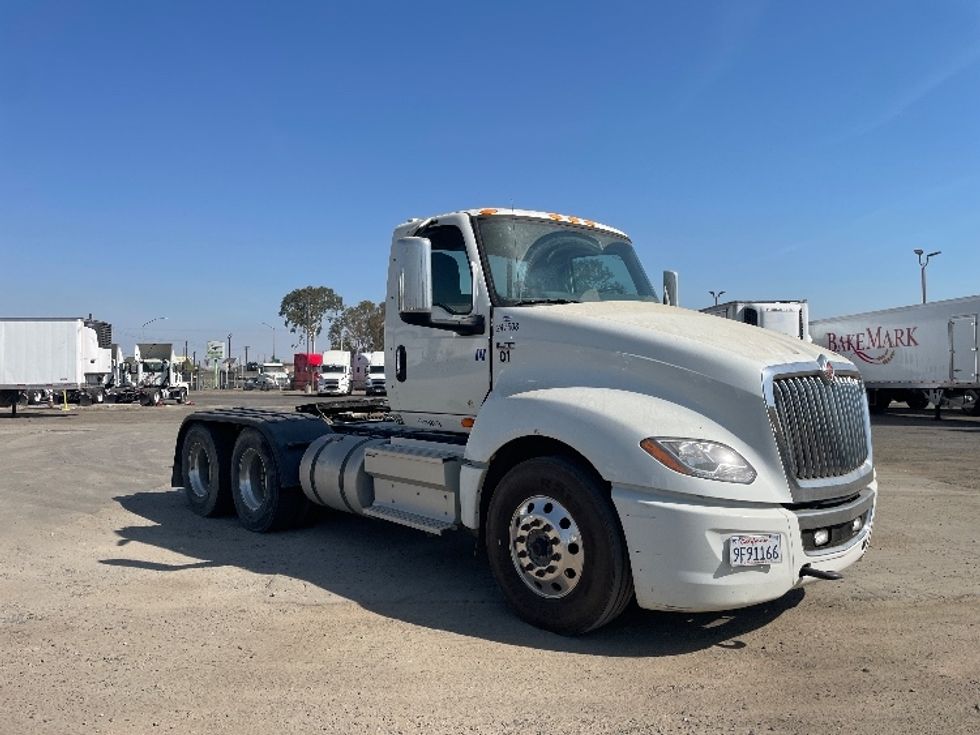 Day Cab Tractor-Heavy Duty Tractors-International-2019-LT625-Fresno-CA-164,069\n\t\tmiles-$ 53,500 - Image 1