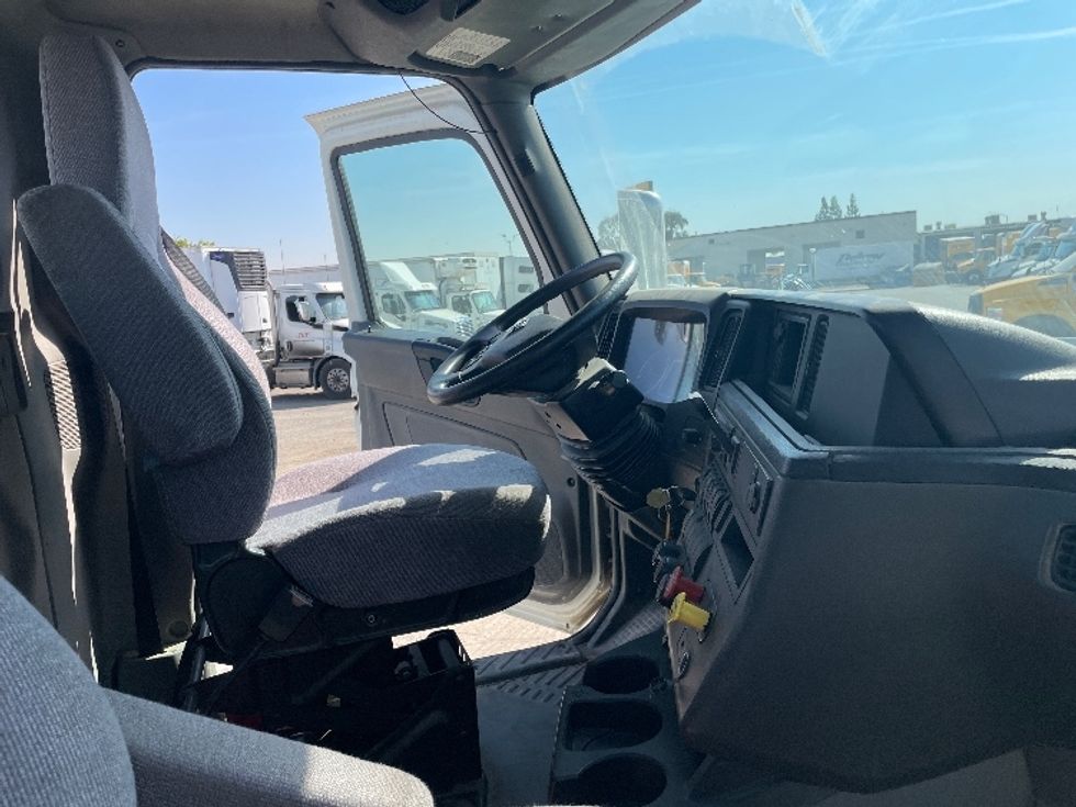 Day Cab Tractor-Heavy Duty Tractors-International-2019-LT625-Fresno-CA-164,069\n\t\tmiles-$ 53,500 - Image 14