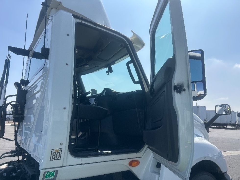 Day Cab Tractor-Heavy Duty Tractors-International-2019-LT625-Fresno-CA-167,264\n\t\tmiles-$ 28,500 - Image 11