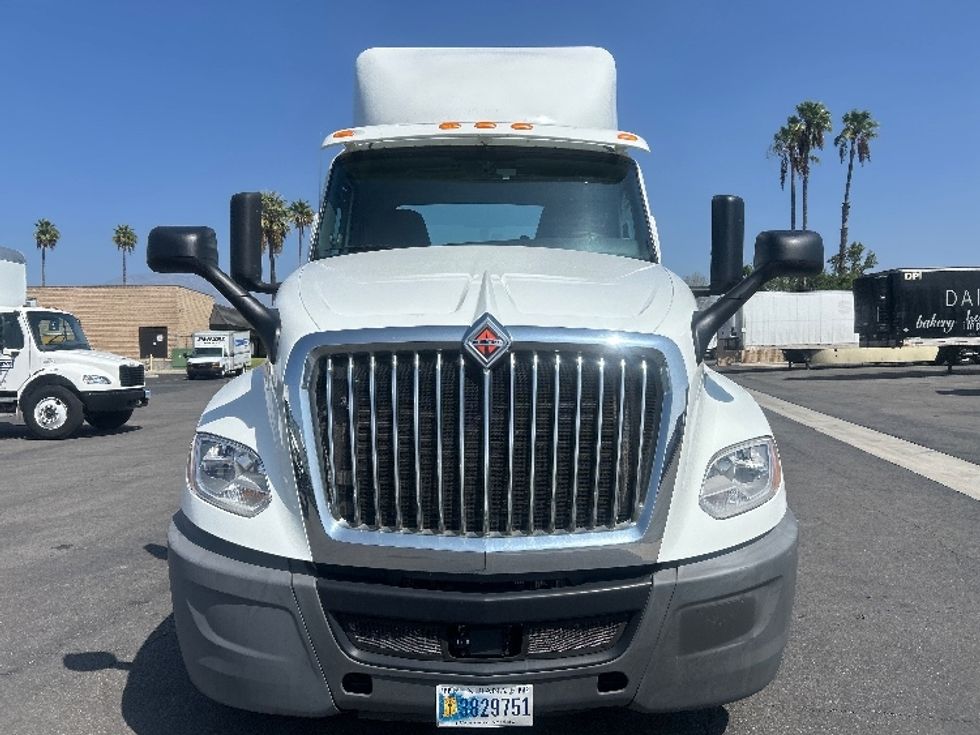 Day Cab Tractor-Heavy Duty Tractors-International-2019-LT625-Fresno-CA-167,264\n\t\tmiles-$ 28,500 - Image 2