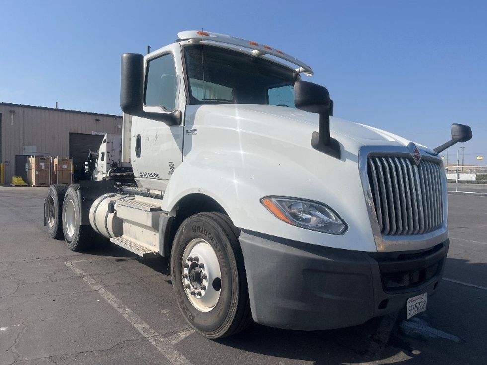 Day Cab Tractor-Heavy Duty Tractors-International-2019-LT625-Fresno-CA-180,147\n\t\tmiles-$ 30,750 - Image 1
