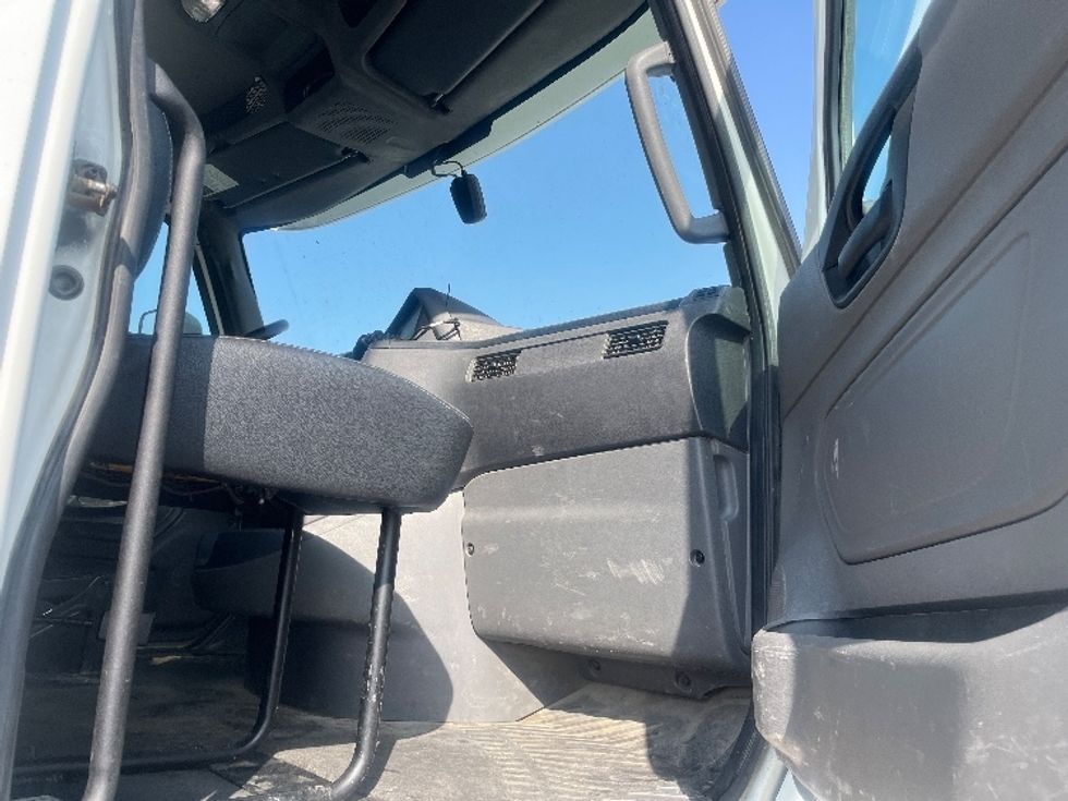 Day Cab Tractor-Heavy Duty Tractors-International-2019-LT625-Fresno-CA-180,147\n\t\tmiles-$ 30,750 - Image 12
