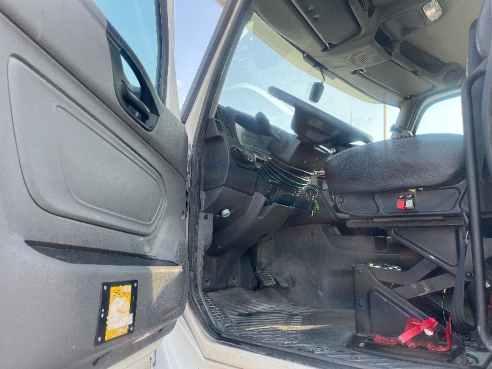 Day Cab Tractor-Heavy Duty Tractors-International-2019-LT625-Fresno-CA-180,147\n\t\tmiles-$ 30,750 - Image 9