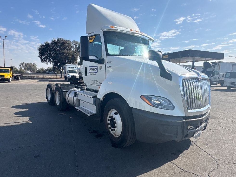Day Cab Tractor-Heavy Duty Tractors-International-2019-LT625-Fresno-CA-243,910\n\t\tmiles-$ 30,000 - Image 1