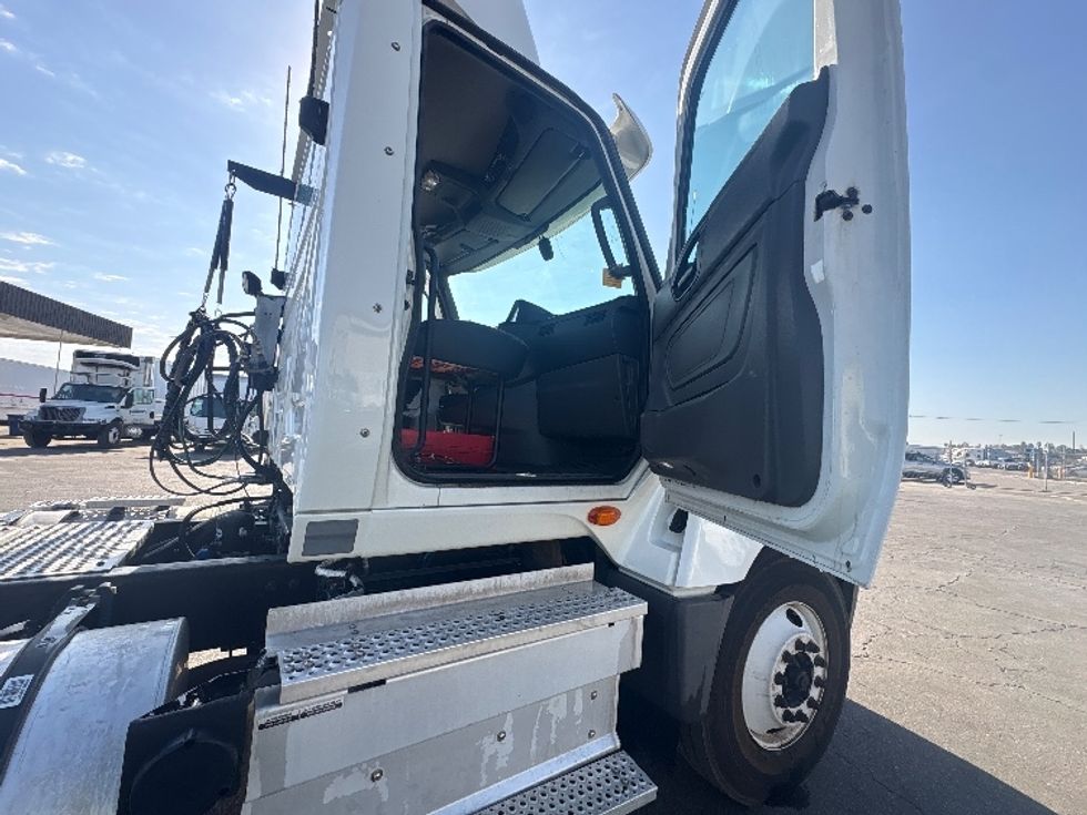 Day Cab Tractor-Heavy Duty Tractors-International-2019-LT625-Fresno-CA-243,910\n\t\tmiles-$ 30,000 - Image 10