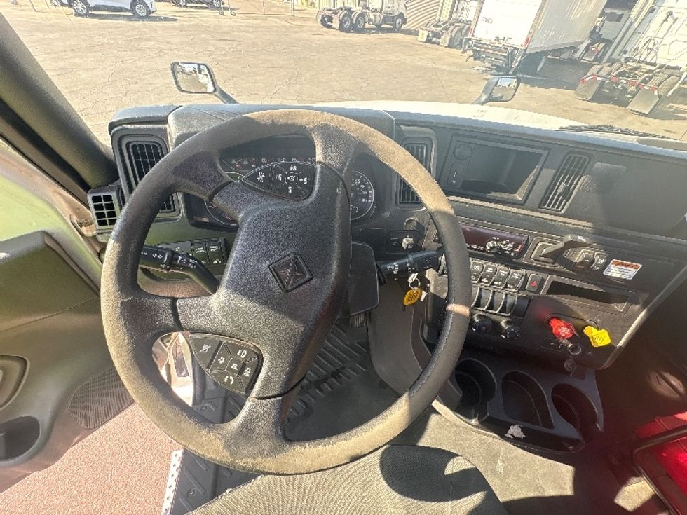 Day Cab Tractor-Heavy Duty Tractors-International-2019-LT625-Fresno-CA-243,910\n\t\tmiles-$ 30,000 - Image 9