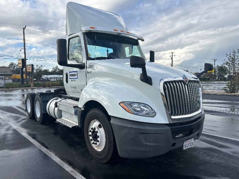 Day Cab Tractor-Heavy Duty Tractors-International-2019-LT625-Fresno-CA-254,248\n\t\tmiles-$ 27,500 - Image 1