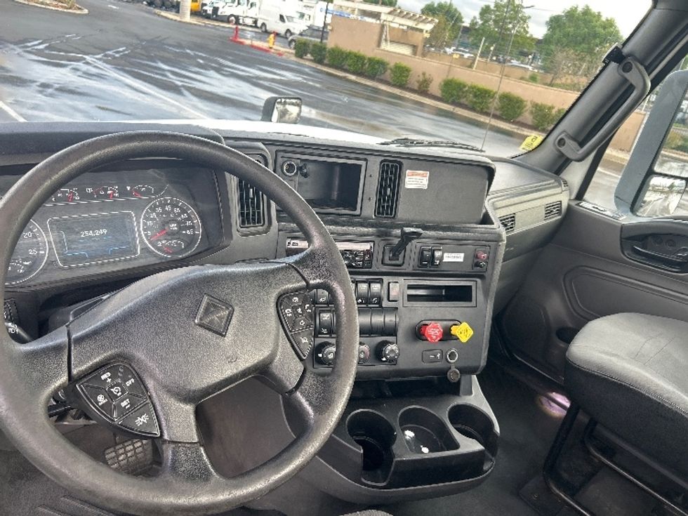 Day Cab Tractor-Heavy Duty Tractors-International-2019-LT625-Fresno-CA-254,248\n\t\tmiles-$ 27,500 - Image 11