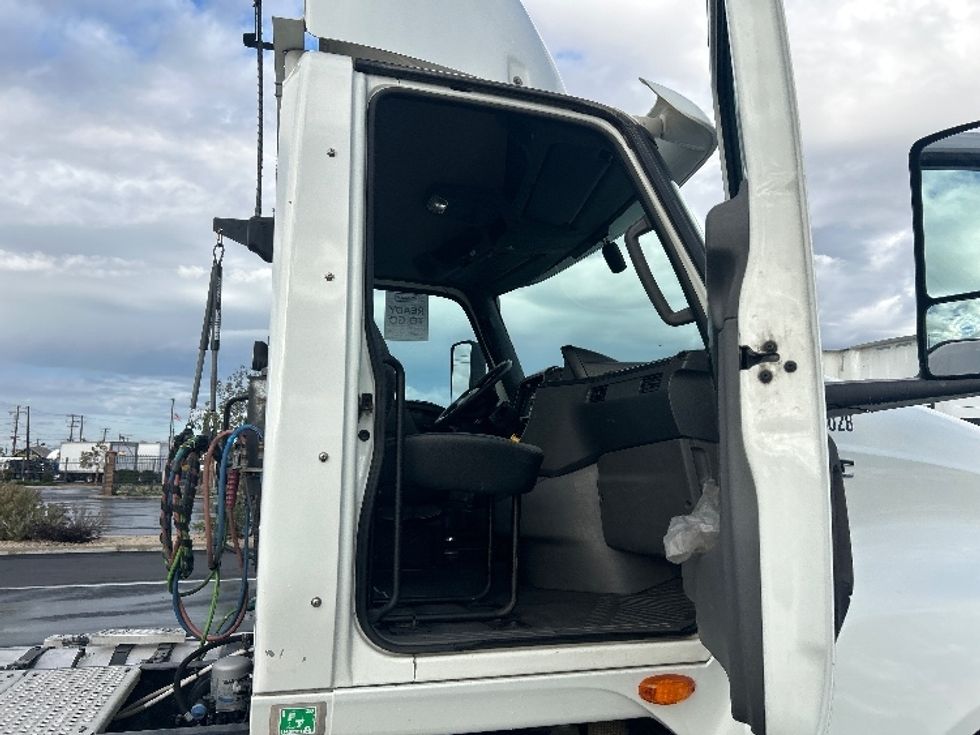 Day Cab Tractor-Heavy Duty Tractors-International-2019-LT625-Fresno-CA-254,248\n\t\tmiles-$ 27,500 - Image 12