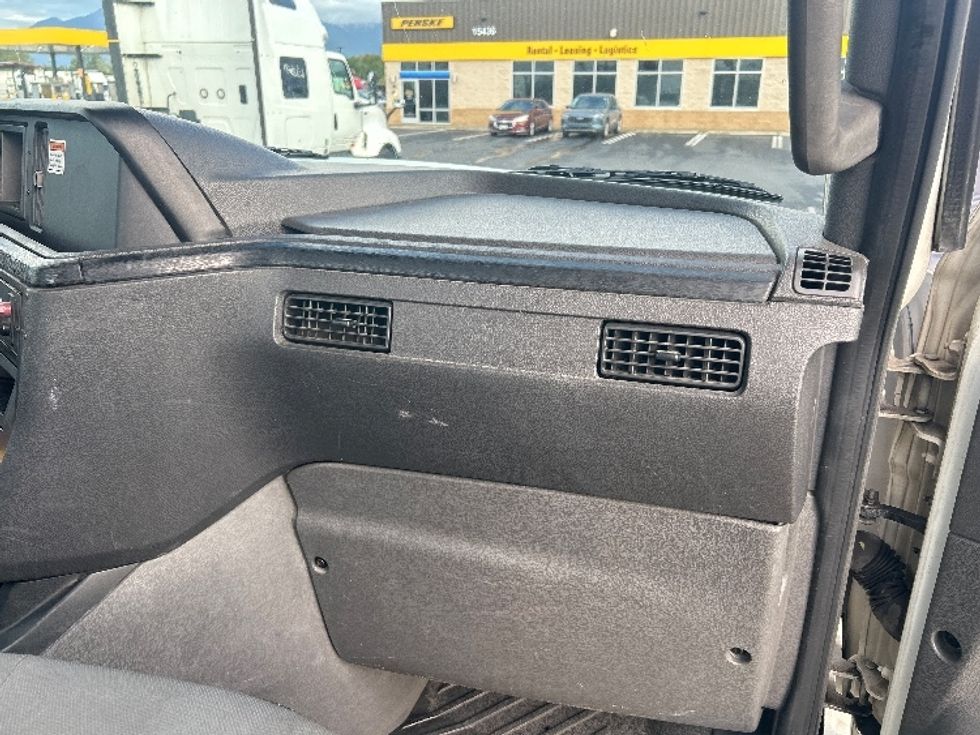 Day Cab Tractor-Heavy Duty Tractors-International-2019-LT625-Fresno-CA-254,248\n\t\tmiles-$ 27,500 - Image 13