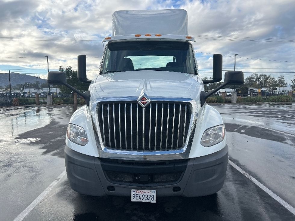 Day Cab Tractor-Heavy Duty Tractors-International-2019-LT625-Fresno-CA-254,248\n\t\tmiles-$ 27,500 - Image 2