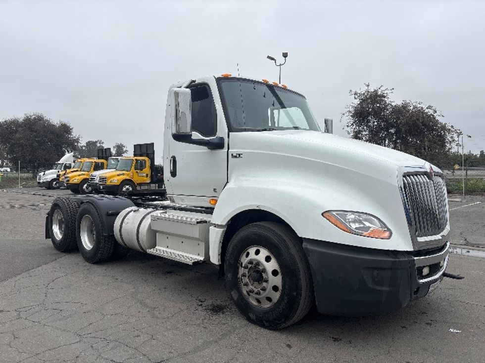 Day Cab Tractor-Heavy Duty Tractors-International-2019-LT625-Fresno-CA-258,355\n\t\tmiles-$ 45,000 - Image 1
