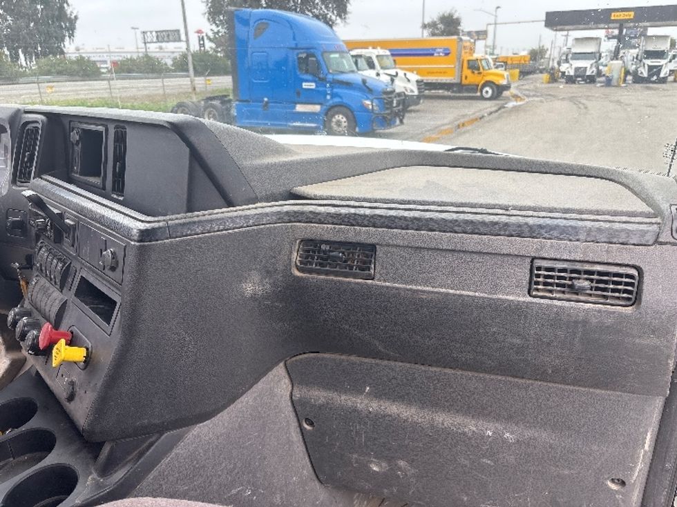 Day Cab Tractor-Heavy Duty Tractors-International-2019-LT625-Fresno-CA-258,355\n\t\tmiles-$ 45,000 - Image 13