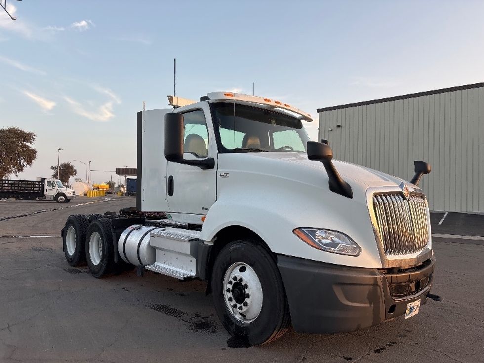 Day Cab Tractor-Heavy Duty Tractors-International-2019-LT625-Fresno-CA-295,666\n\t\tmiles-$ 30,750 - Image 1