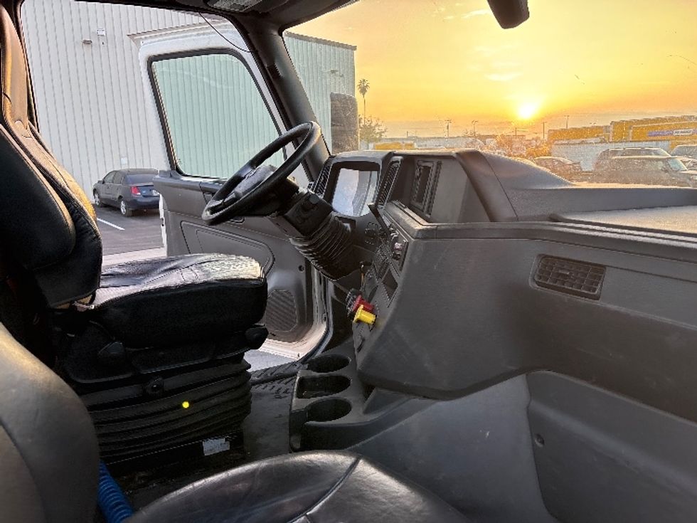 Day Cab Tractor-Heavy Duty Tractors-International-2019-LT625-Fresno-CA-295,666\n\t\tmiles-$ 30,750 - Image 14