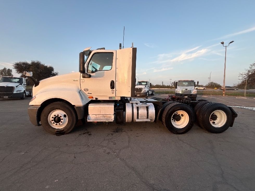 Day Cab Tractor-Heavy Duty Tractors-International-2019-LT625-Fresno-CA-295,666\n\t\tmiles-$ 30,750 - Image 4