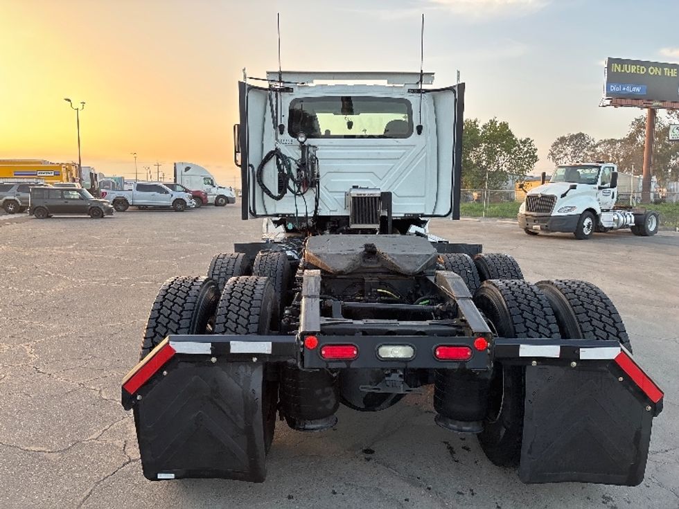 Day Cab Tractor-Heavy Duty Tractors-International-2019-LT625-Fresno-CA-295,666\n\t\tmiles-$ 30,750 - Image 6