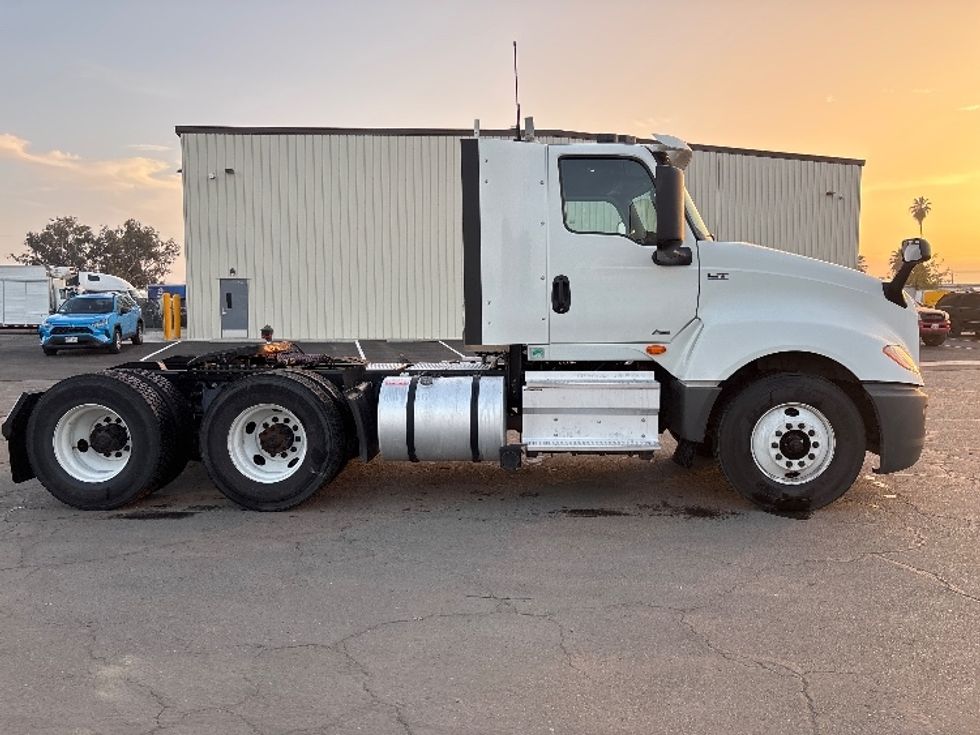 Day Cab Tractor-Heavy Duty Tractors-International-2019-LT625-Fresno-CA-295,666\n\t\tmiles-$ 30,750 - Image 8