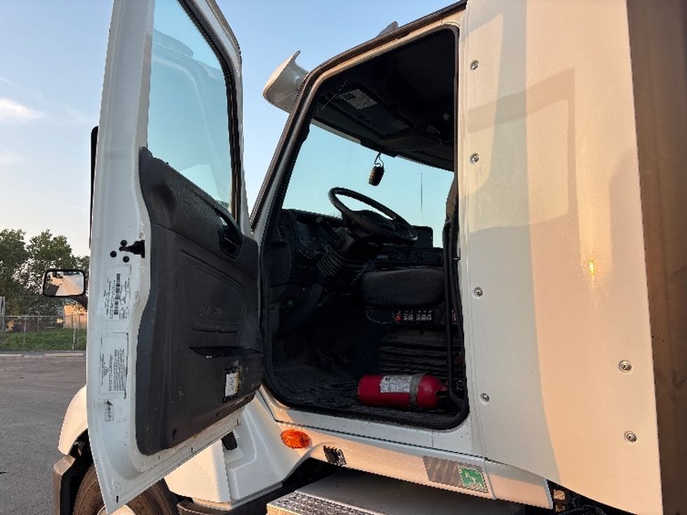 Day Cab Tractor-Heavy Duty Tractors-International-2019-LT625-Fresno-CA-295,666\n\t\tmiles-$ 30,750 - Image 9