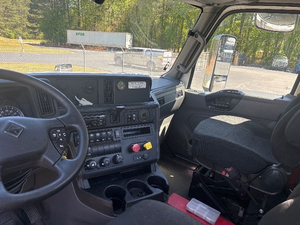 Day Cab Tractor-Heavy Duty Tractors-International-2019-LT625-Gainesville-GA-418,118\n\t\tmiles-$ 25,500 - Image 10