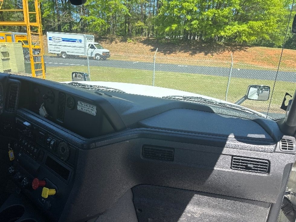 Day Cab Tractor-Heavy Duty Tractors-International-2019-LT625-Gainesville-GA-418,118\n\t\tmiles-$ 25,500 - Image 13