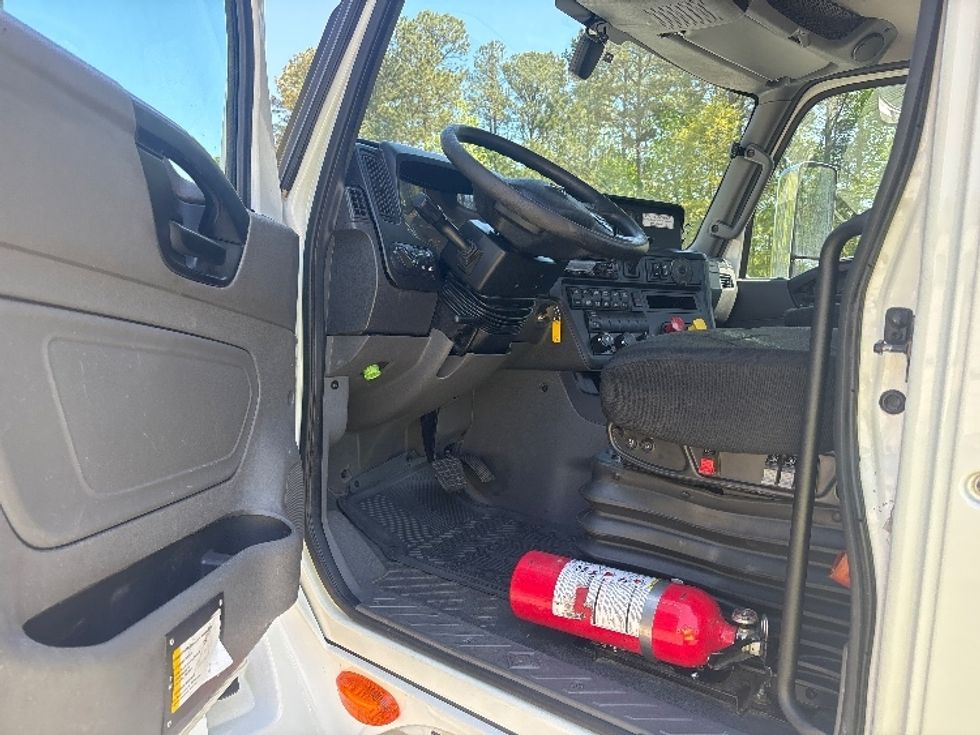 Day Cab Tractor-Heavy Duty Tractors-International-2019-LT625-Gainesville-GA-418,118\n\t\tmiles-$ 25,500 - Image 9