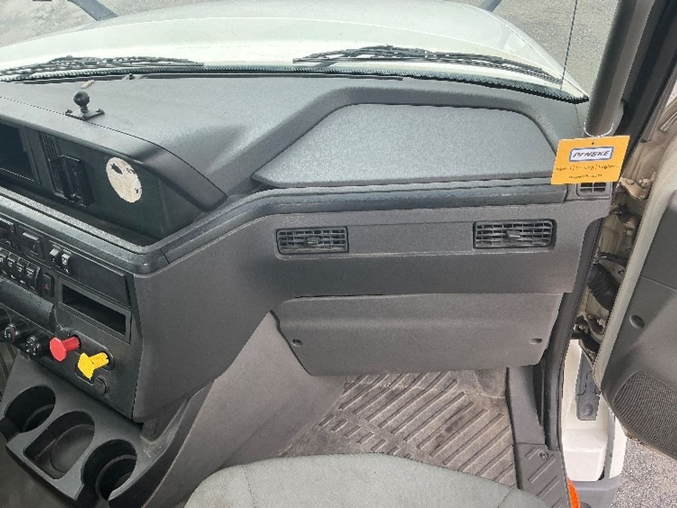 Day Cab Tractor-Heavy Duty Tractors-International-2019-LT625-Garden City-GA-233,941\n\t\tmiles-$ 27,250 - Image 13