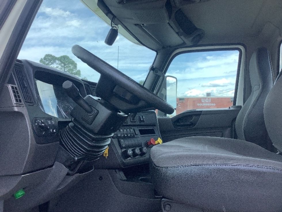 Day Cab Tractor-Heavy Duty Tractors-International-2019-LT625-Goldsboro-NC-368,909\n\t\tmiles-$ 27,750 - Image 10