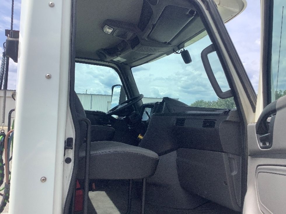 Day Cab Tractor-Heavy Duty Tractors-International-2019-LT625-Goldsboro-NC-368,909\n\t\tmiles-$ 27,750 - Image 12