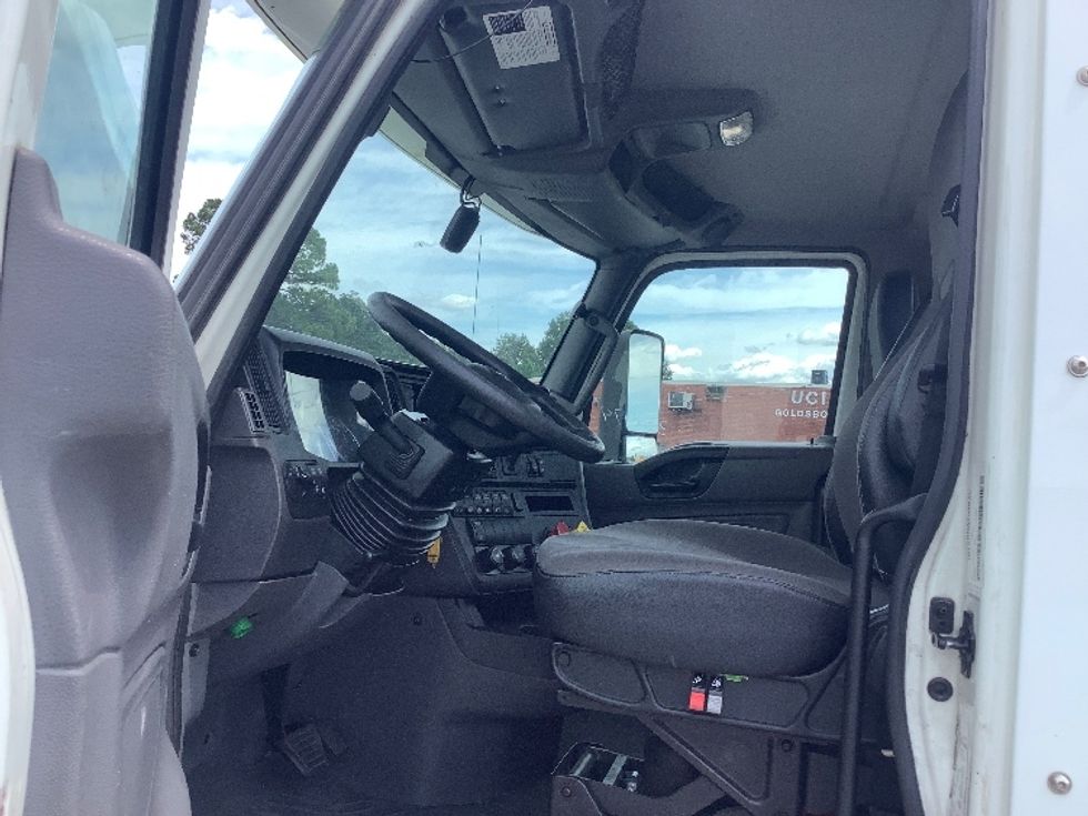 Day Cab Tractor-Heavy Duty Tractors-International-2019-LT625-Goldsboro-NC-368,909\n\t\tmiles-$ 27,750 - Image 9