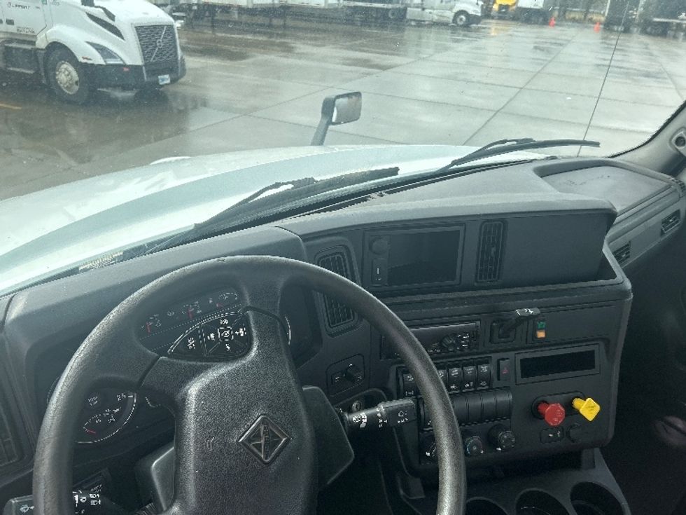 Day Cab Tractor-Heavy Duty Tractors-International-2019-LT625-Goshen-IN-171,476\n\t\tmiles-$ 24,500 - Image 10