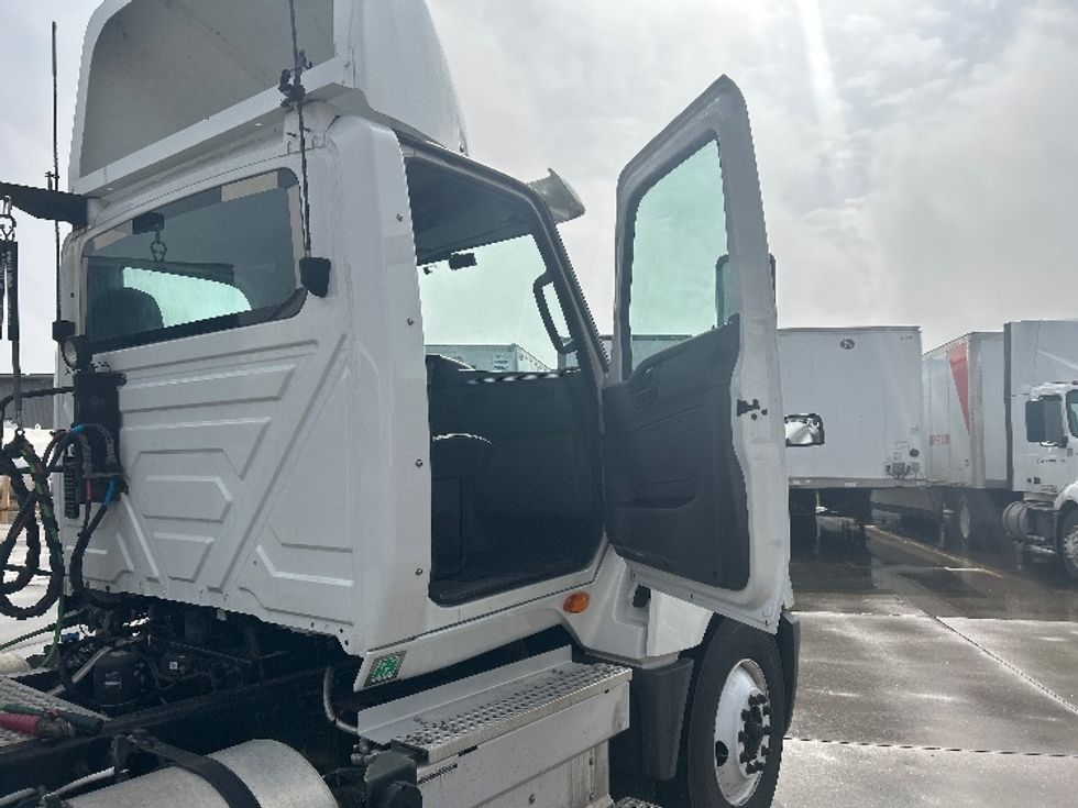 Day Cab Tractor-Heavy Duty Tractors-International-2019-LT625-Goshen-IN-171,476\n\t\tmiles-$ 24,500 - Image 11