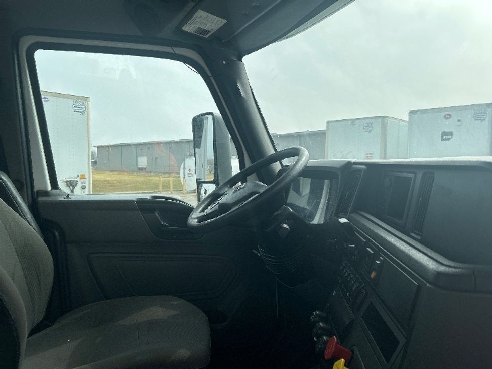 Day Cab Tractor-Heavy Duty Tractors-International-2019-LT625-Goshen-IN-171,476\n\t\tmiles-$ 24,500 - Image 13