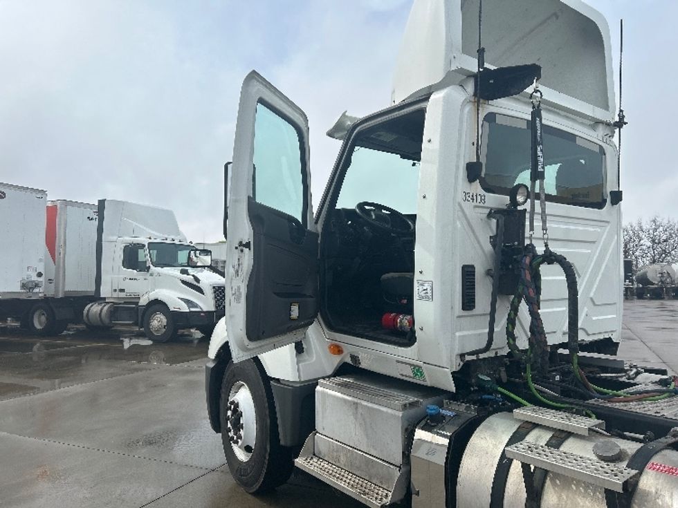 Day Cab Tractor-Heavy Duty Tractors-International-2019-LT625-Goshen-IN-171,476\n\t\tmiles-$ 24,500 - Image 9