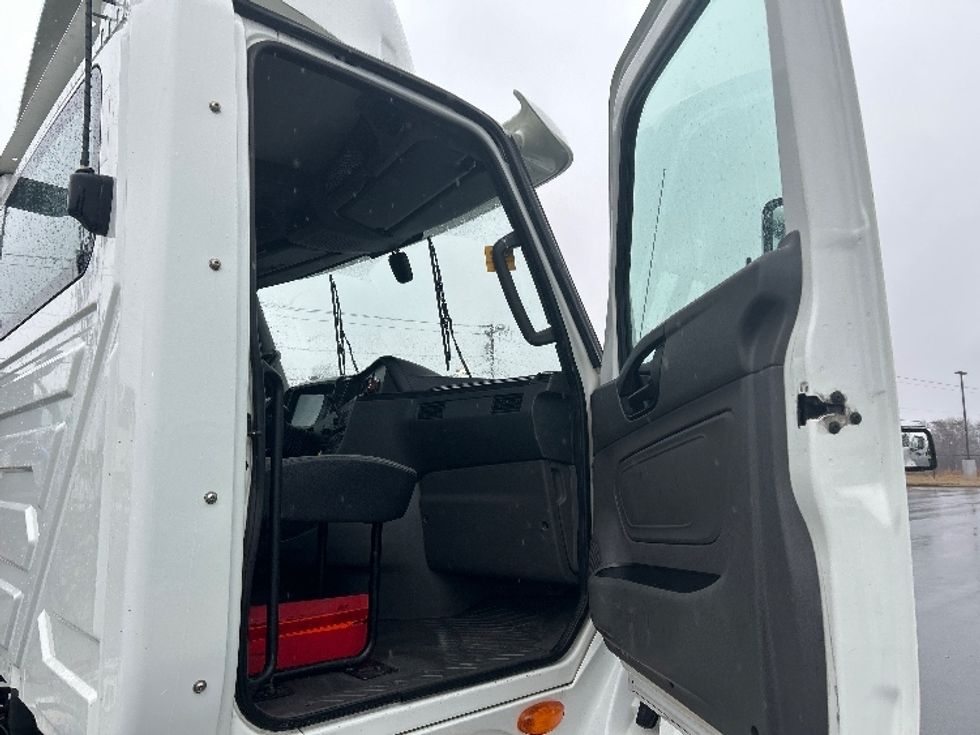 Day Cab Tractor-Heavy Duty Tractors-International-2019-LT625-Greensboro-NC-273,578\n\t\tmiles-$ 35,000 - Image 12