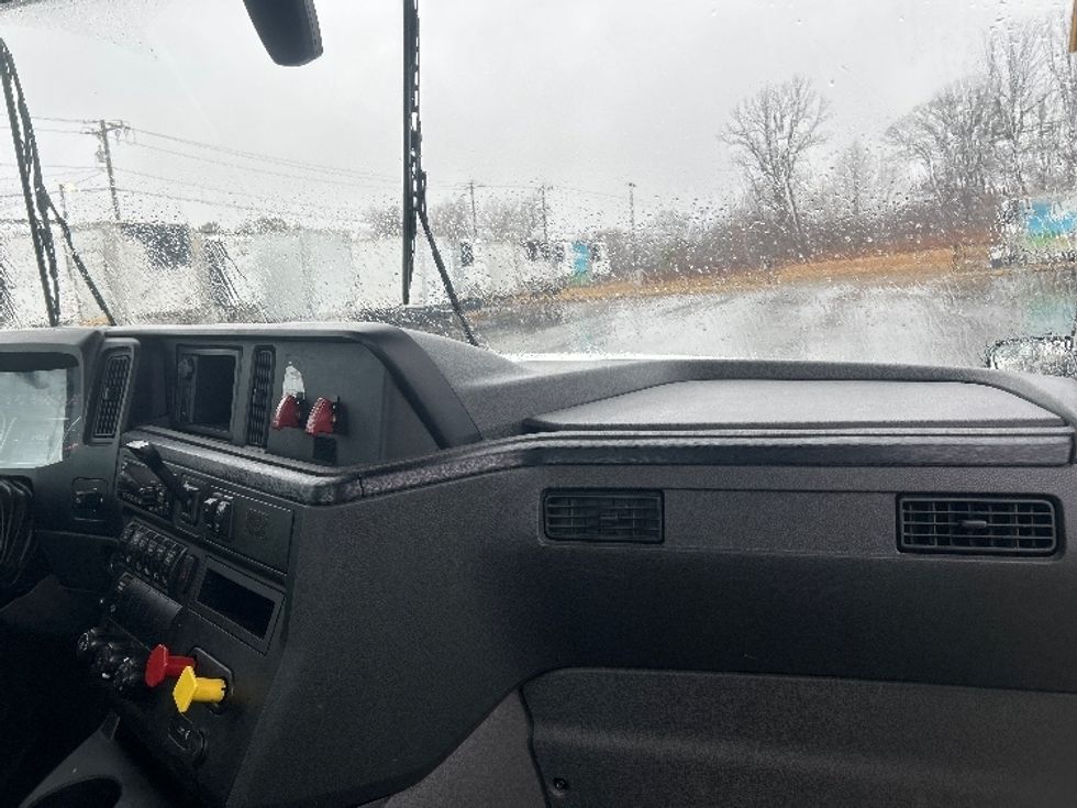 Day Cab Tractor-Heavy Duty Tractors-International-2019-LT625-Greensboro-NC-273,578\n\t\tmiles-$ 35,000 - Image 13