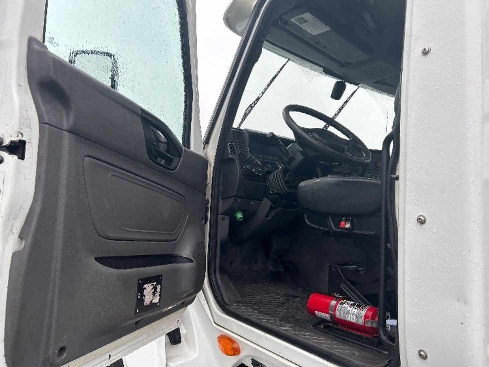 Day Cab Tractor-Heavy Duty Tractors-International-2019-LT625-Greensboro-NC-273,578\n\t\tmiles-$ 35,000 - Image 9