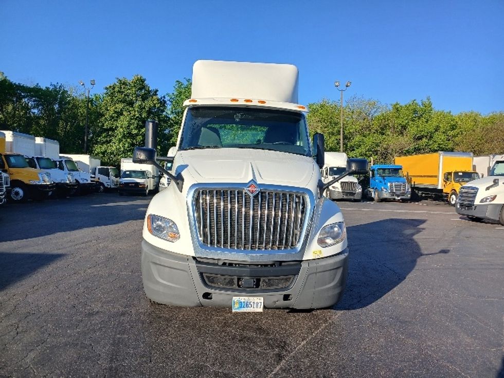 Day Cab Tractor-Heavy Duty Tractors-International-2019-LT625-Greensboro-NC-348,114\n\t\tmiles-$ 27,750 - Image 2