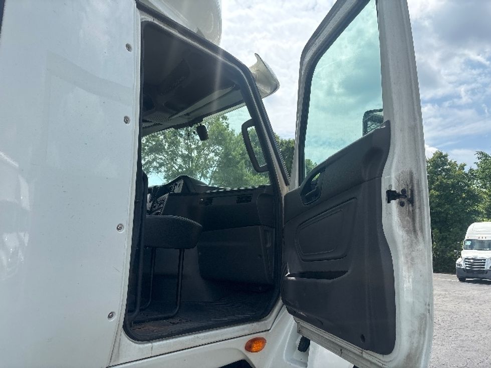 Day Cab Tractor-Heavy Duty Tractors-International-2019-LT625-Greensboro-NC-577,282\n\t\tmiles-$ 22,750 - Image 12