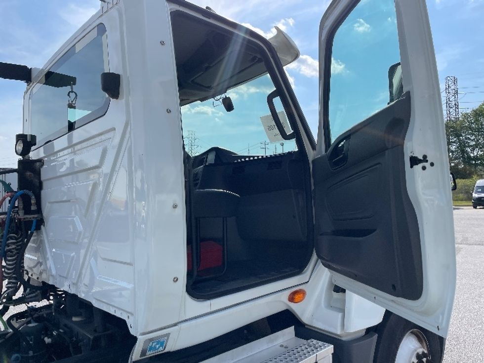 Day Cab Tractor-Heavy Duty Tractors-International-2019-LT625-Greenville-SC-150,555\n\t\tmiles-$ 31,250 - Image 12